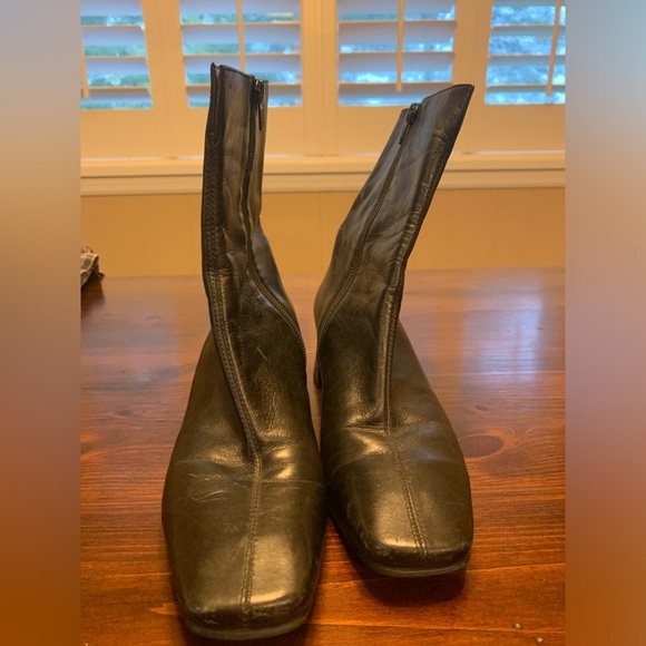 Vintage Etienne Aigner “Passaic” Ankle Boot - Picture 1 of 3